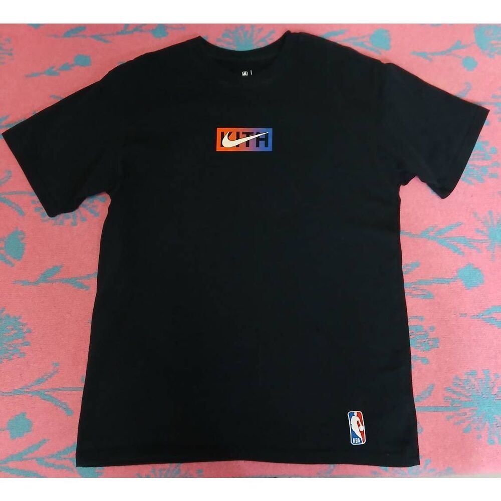 Kith nike center swoosh mens small tshirt shortsleeve black tshirt